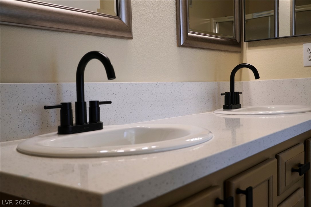 Photo 35 of 44, 4955 Lindell Road #204