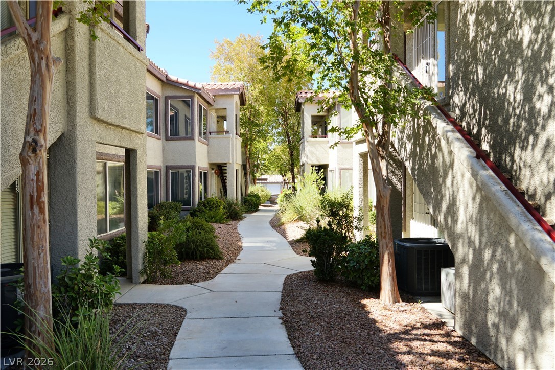 Photo 40 of 44, 4955 Lindell Road #204