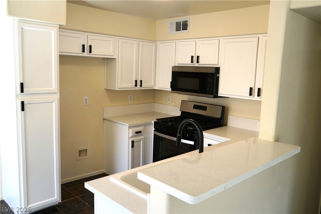 Photo 7 of 44, 4955 Lindell Road #204