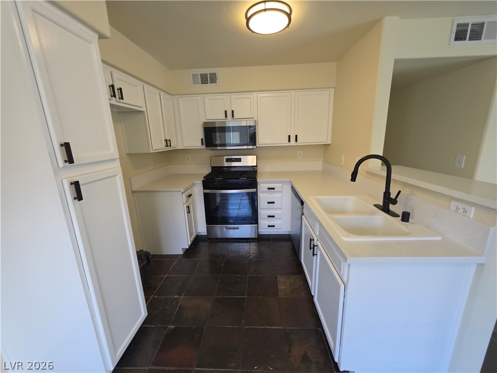 Photo 6 of 44, 4955 Lindell Road #204