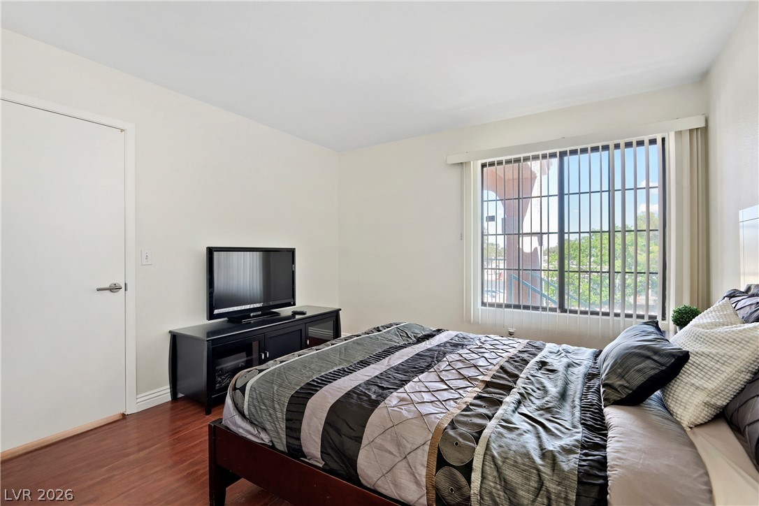 Photo 16 of 28, 4893 S Torrey Pines Drive #203