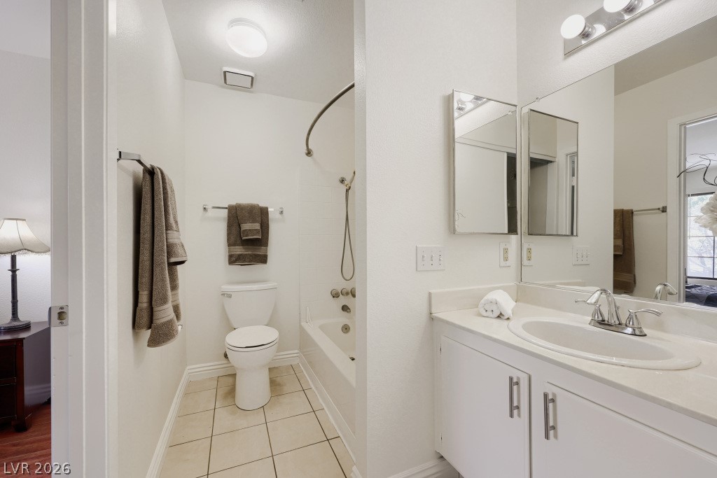 Photo 18 of 28, 4893 S Torrey Pines Drive #203