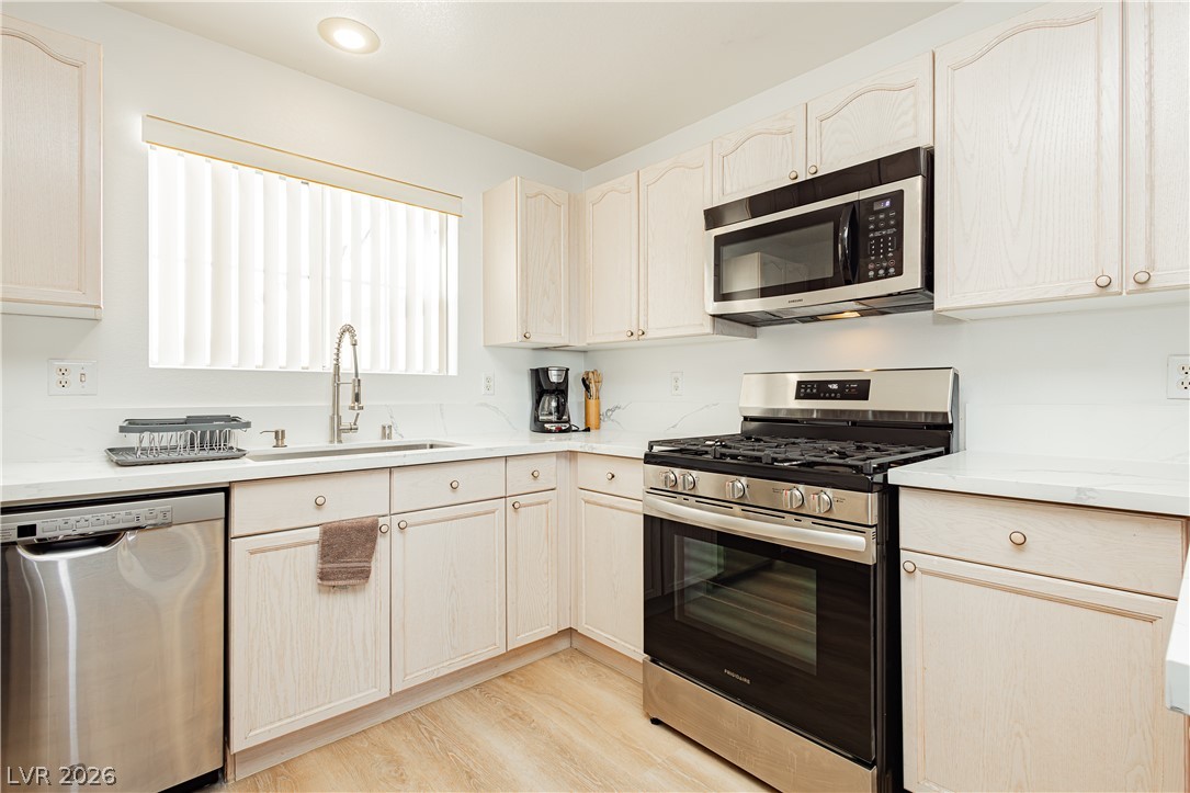 Photo 16 of 32, 424 Pine Haven Street #203