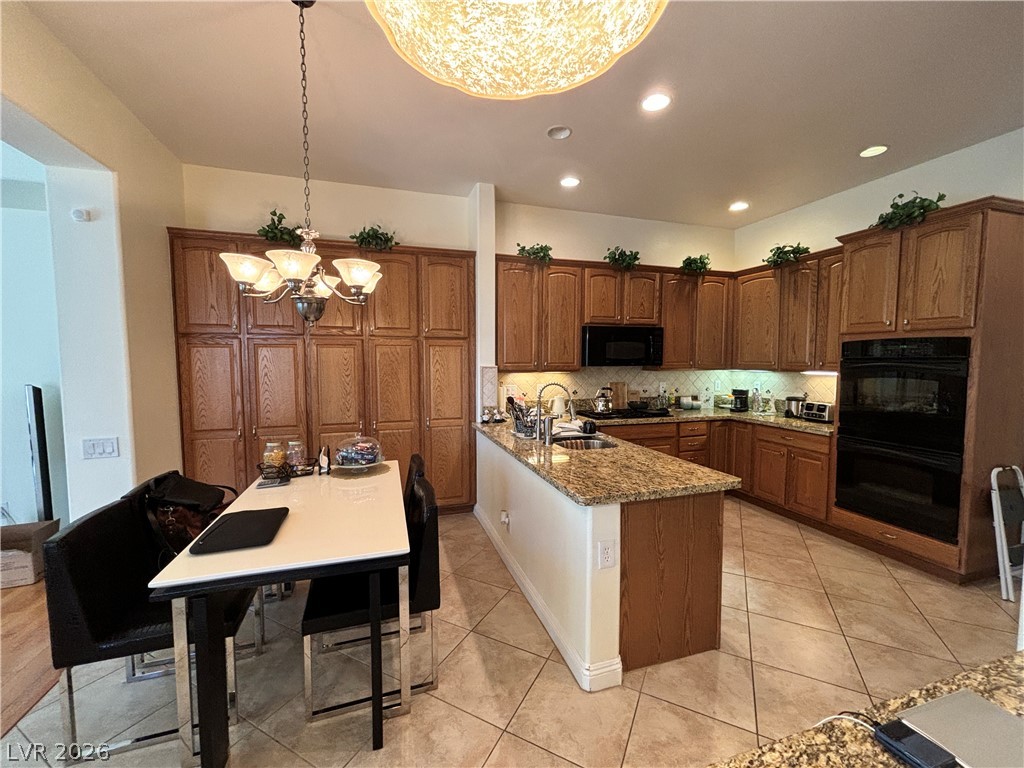 Photo 6 of 39, 932 Viscanio Place