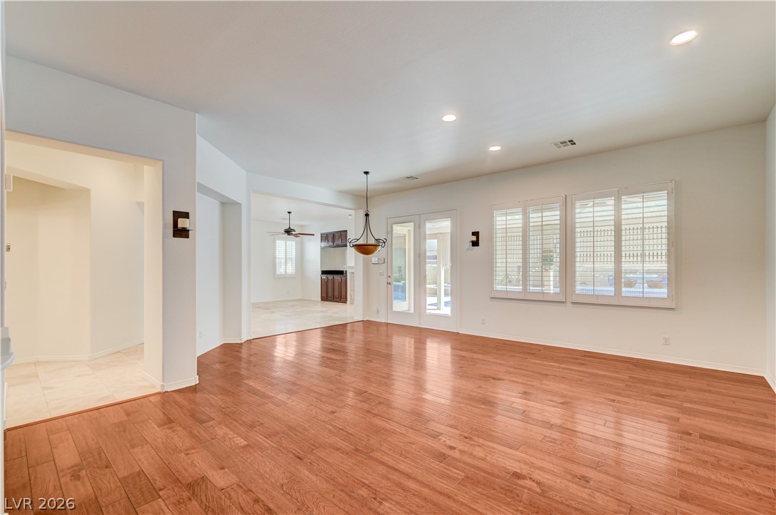 Photo 14 of 49, 6641 Black Oaks Street