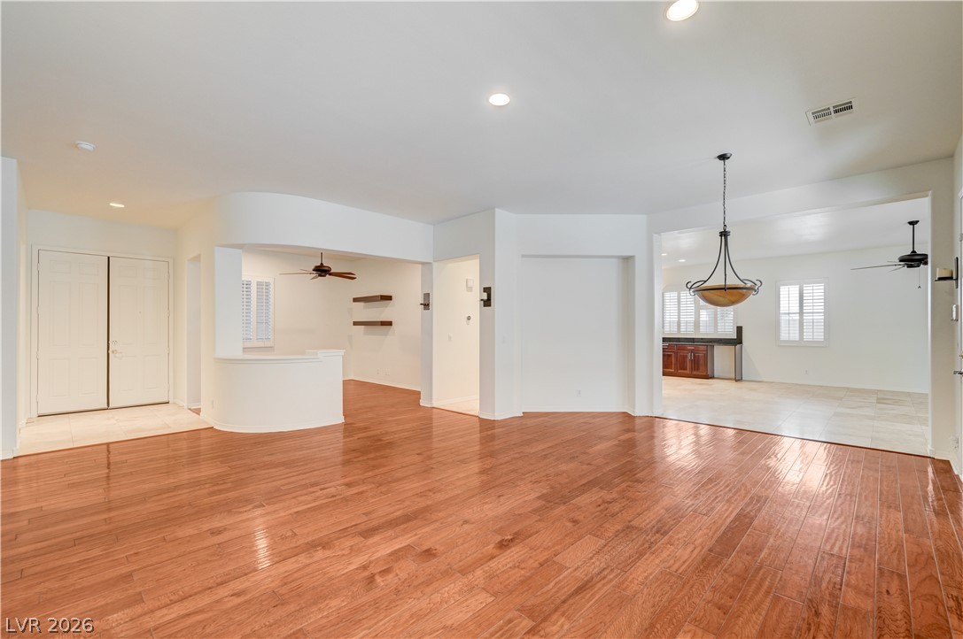 Photo 3 of 6641 Black Oaks Street