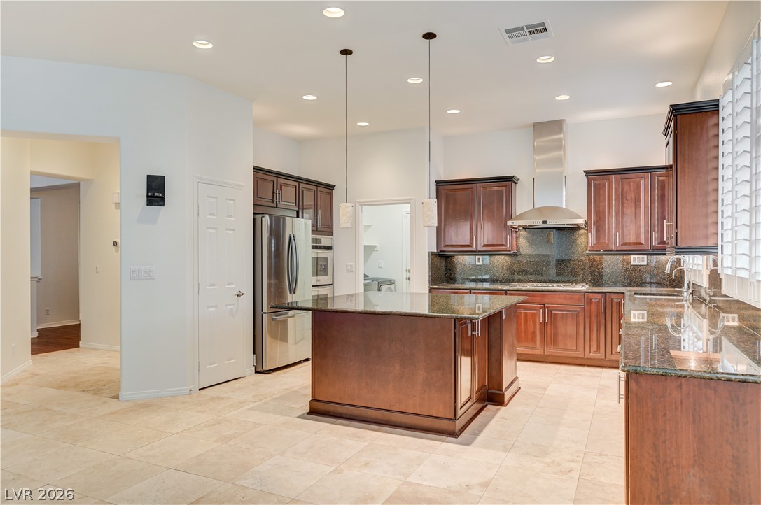 Photo 4 of 6641 Black Oaks Street