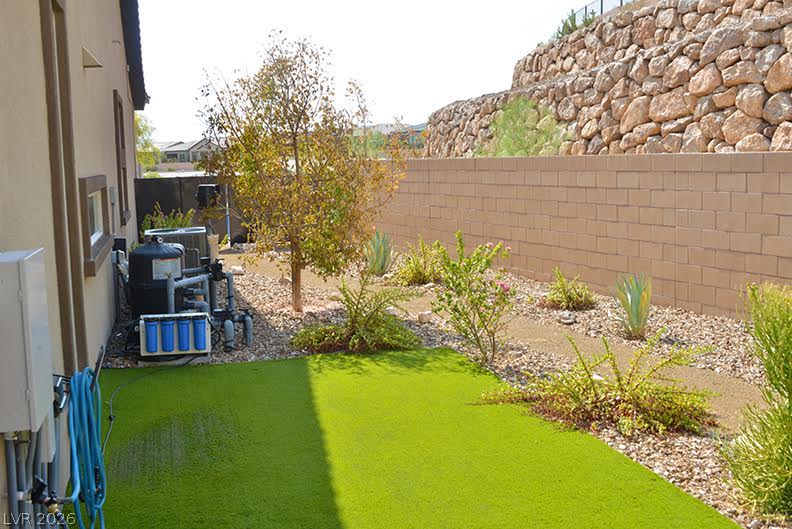Photo 5 of 174 Crimson Cactus Avenue