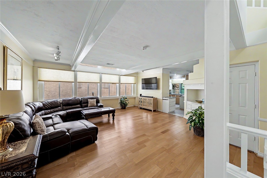 Photo 6 of 37, 9594 Parvin Street