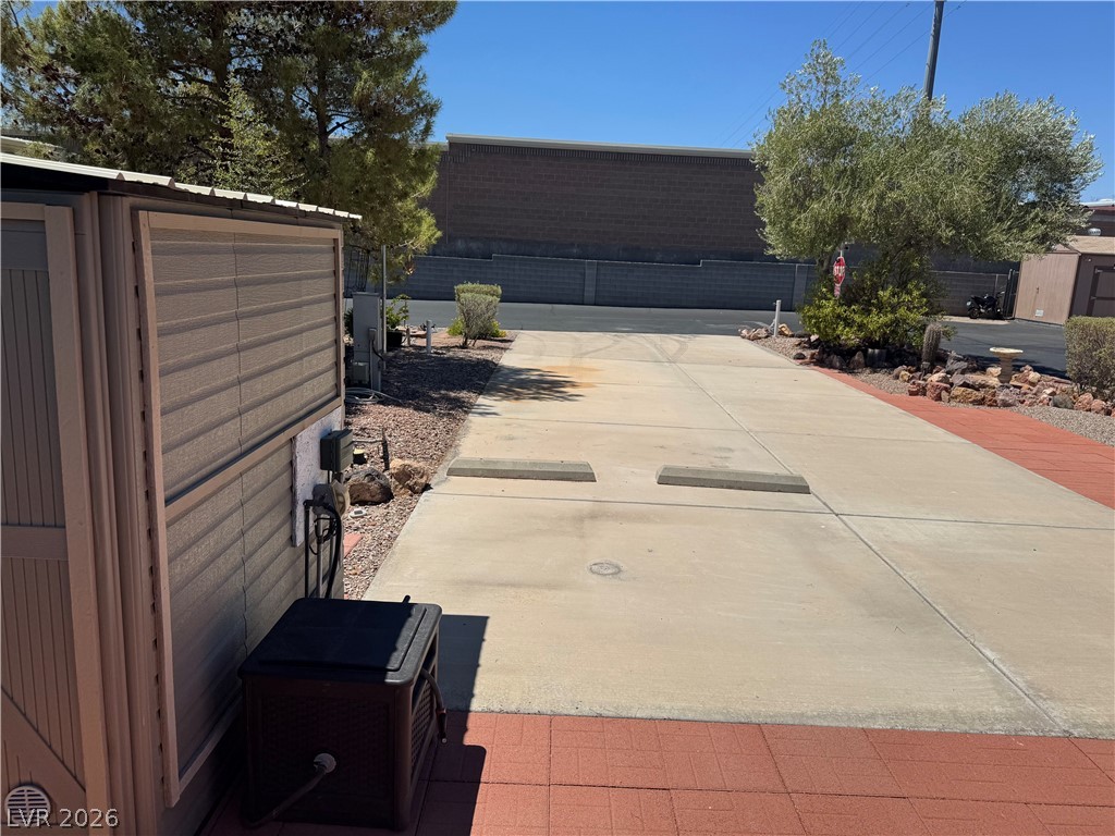 Photo 12 of 39, 871 Robin Way
