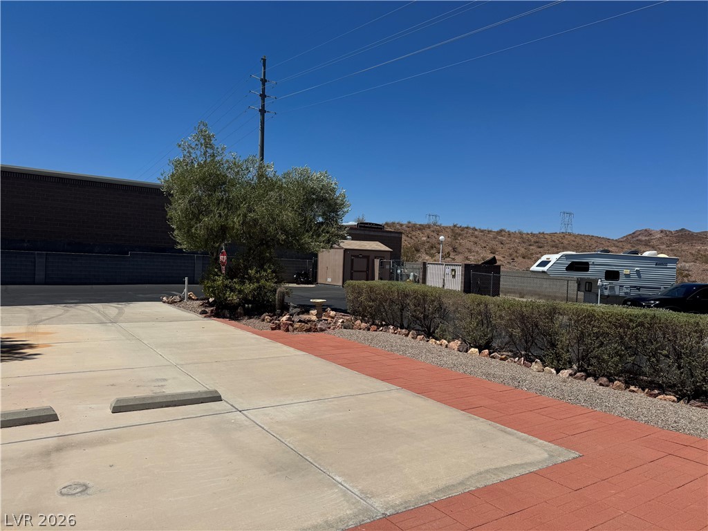 Photo 13 of 39, 871 Robin Way