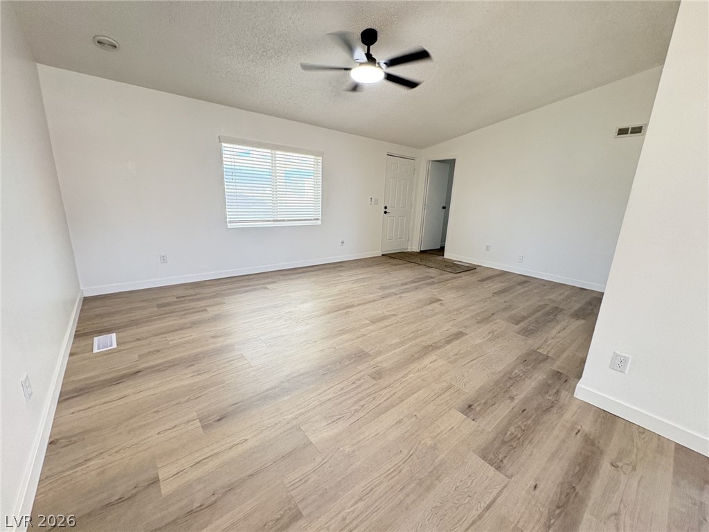 Photo 10 of 42, 3231 Paiute Boulevard