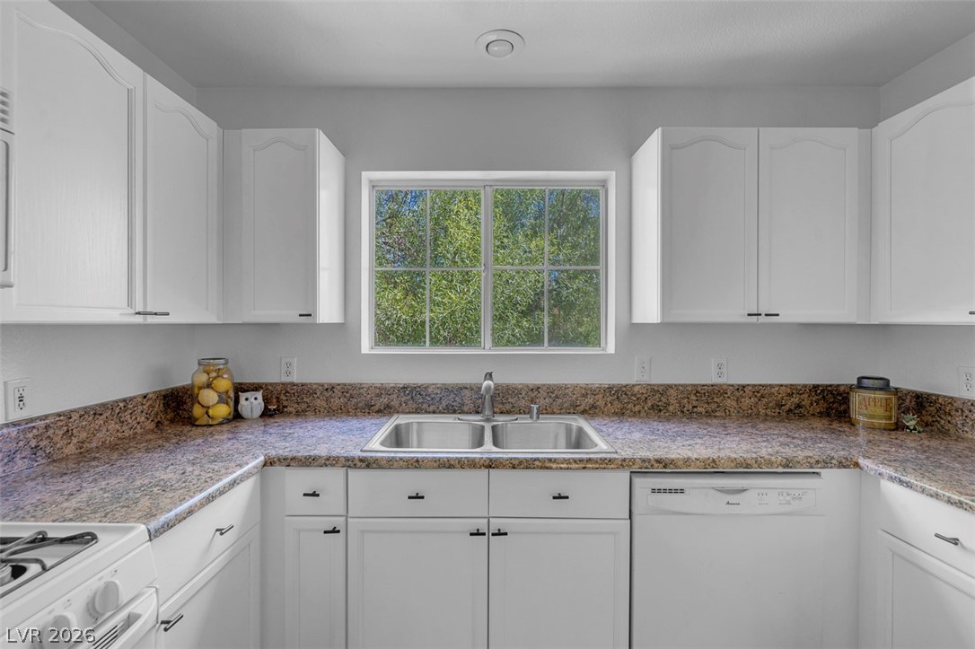 Photo 7 of 46, 353 Amber Pine Street #203