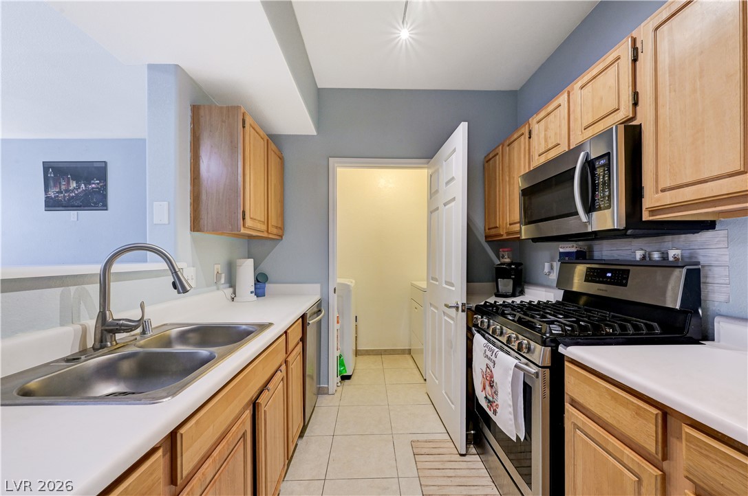 Photo 7 of 35, 8555 W Russell Road #1017