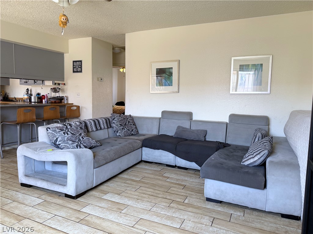 Photo 13 of 21, 4300 N Lamont Street #236