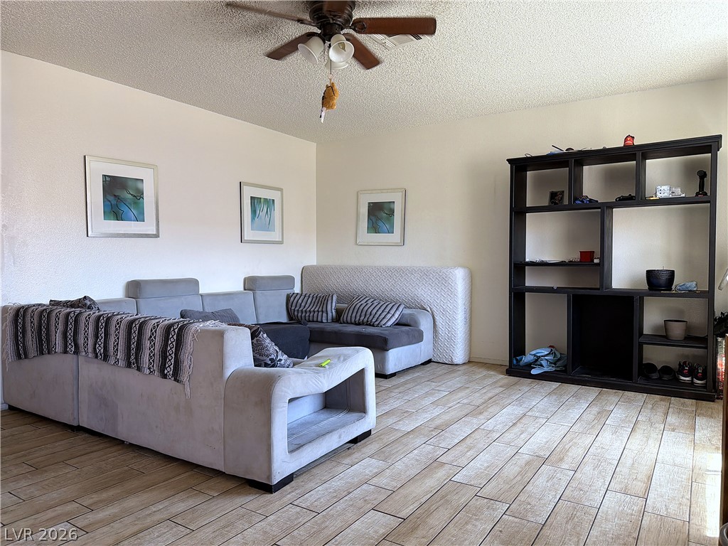 Photo 14 of 21, 4300 N Lamont Street #236