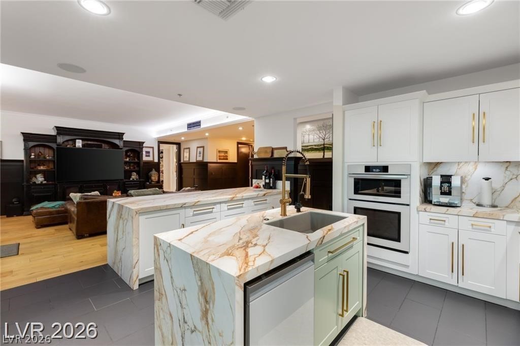 Photo 13 of 49, 4575 Dean Martin Drive #2806