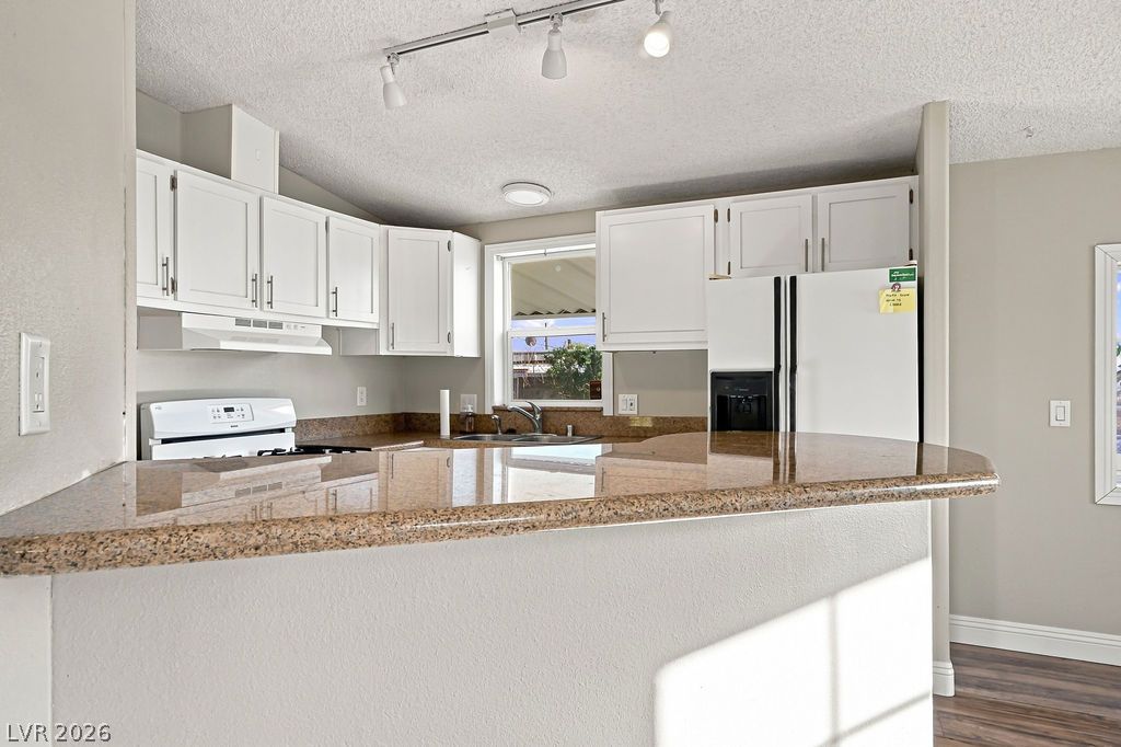 Photo 11 of 29, 2228 Castleberry Lane