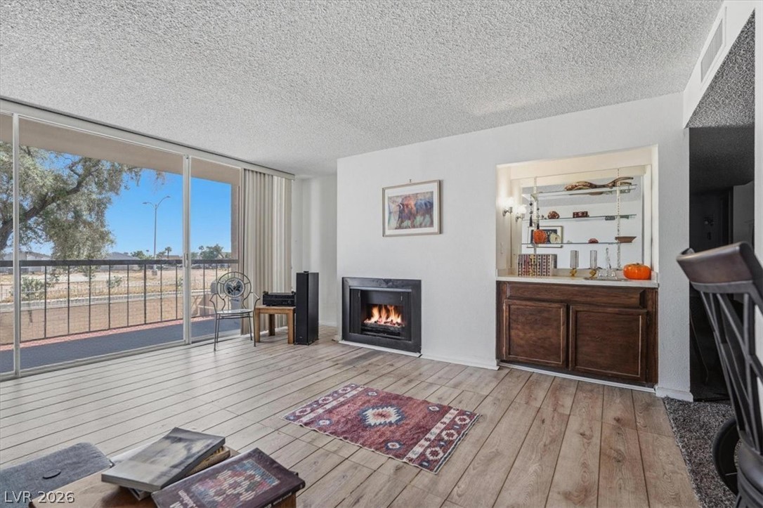 745 N Royal Crest Circle #115, Las Vegas 89169