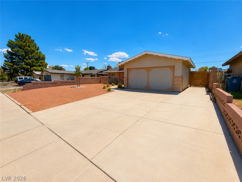 Photo 3 of 3909 W Oakey Boulevard