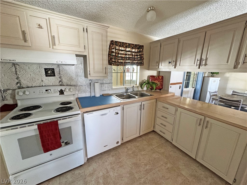 Photo 14 of 66, 3221 W Susan Avenue #4