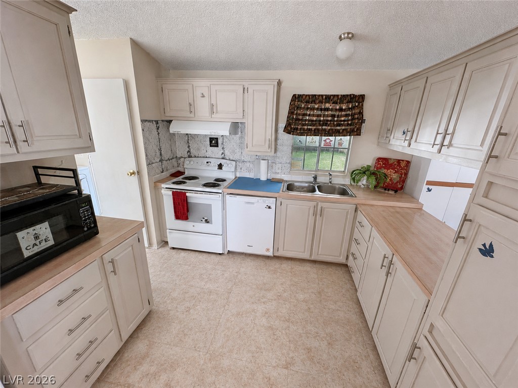 Photo 15 of 66, 3221 W Susan Avenue #4