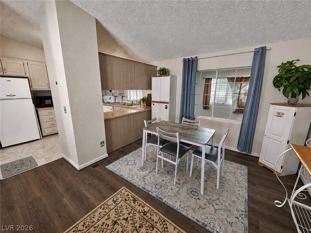 Photo 18 of 66, 3221 W Susan Avenue #4