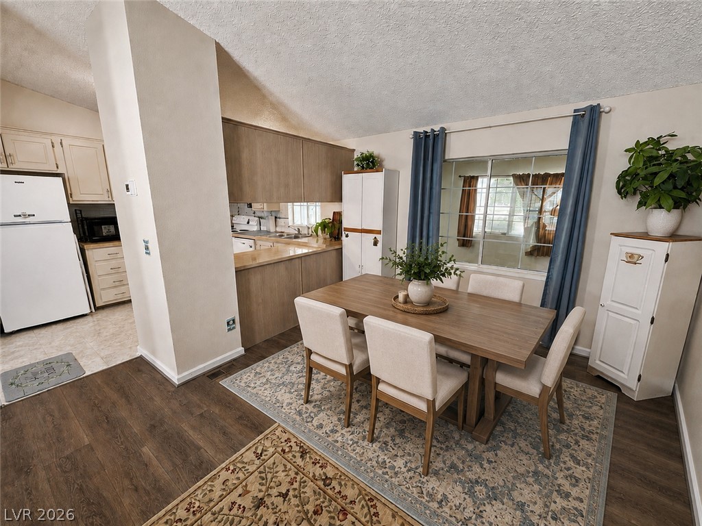 Photo 19 of 66, 3221 W Susan Avenue #4