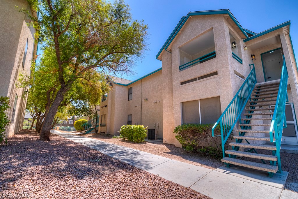 Photo 30 of 34, 5121 Lindell Road #206
