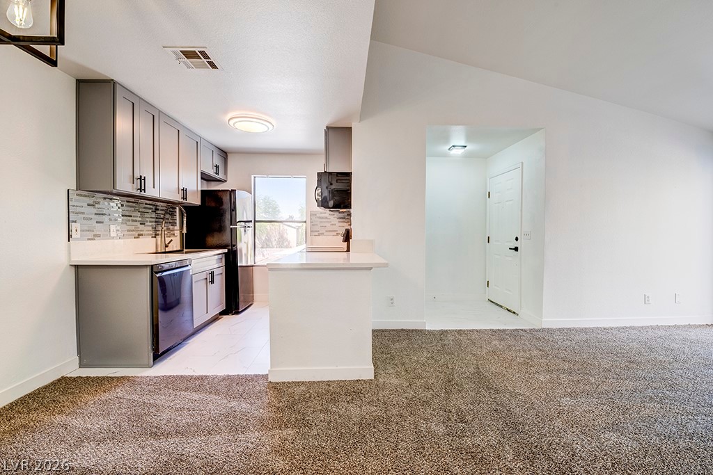 Photo 7 of 34, 5121 Lindell Road #206