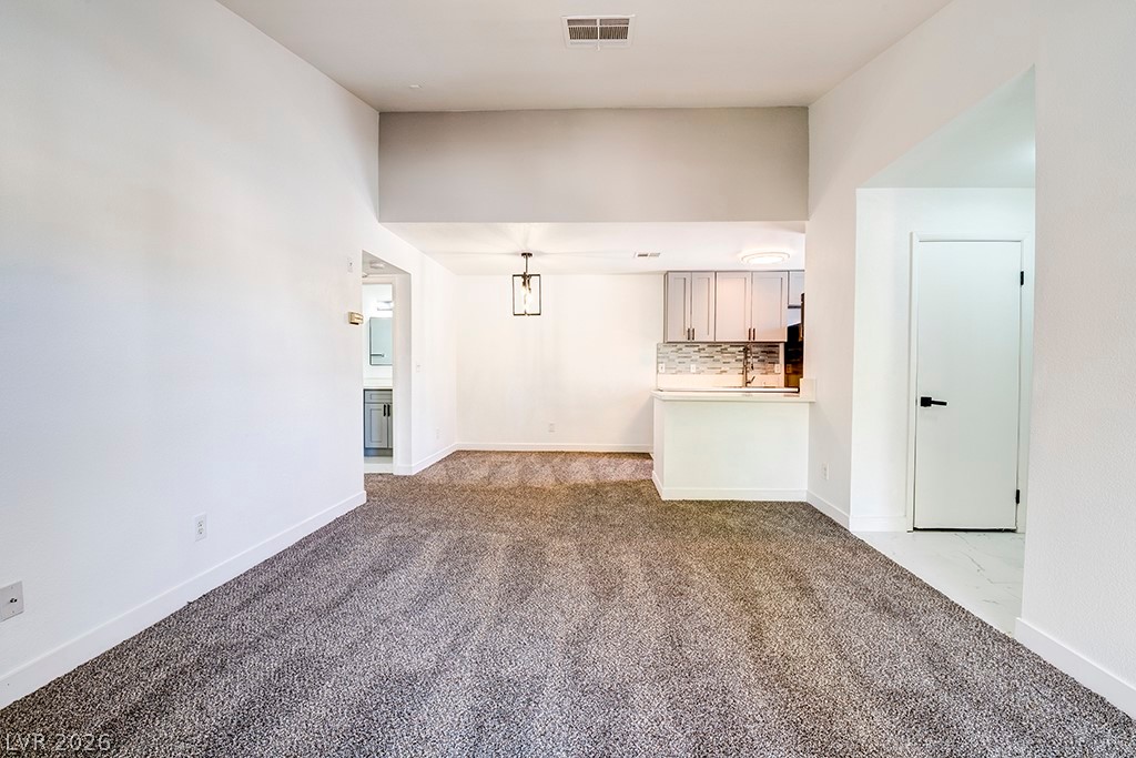 Photo 11 of 34, 5121 Lindell Road #206
