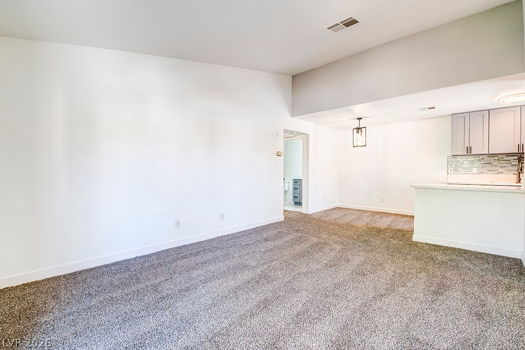 Photo 13 of 34, 5121 Lindell Road #206
