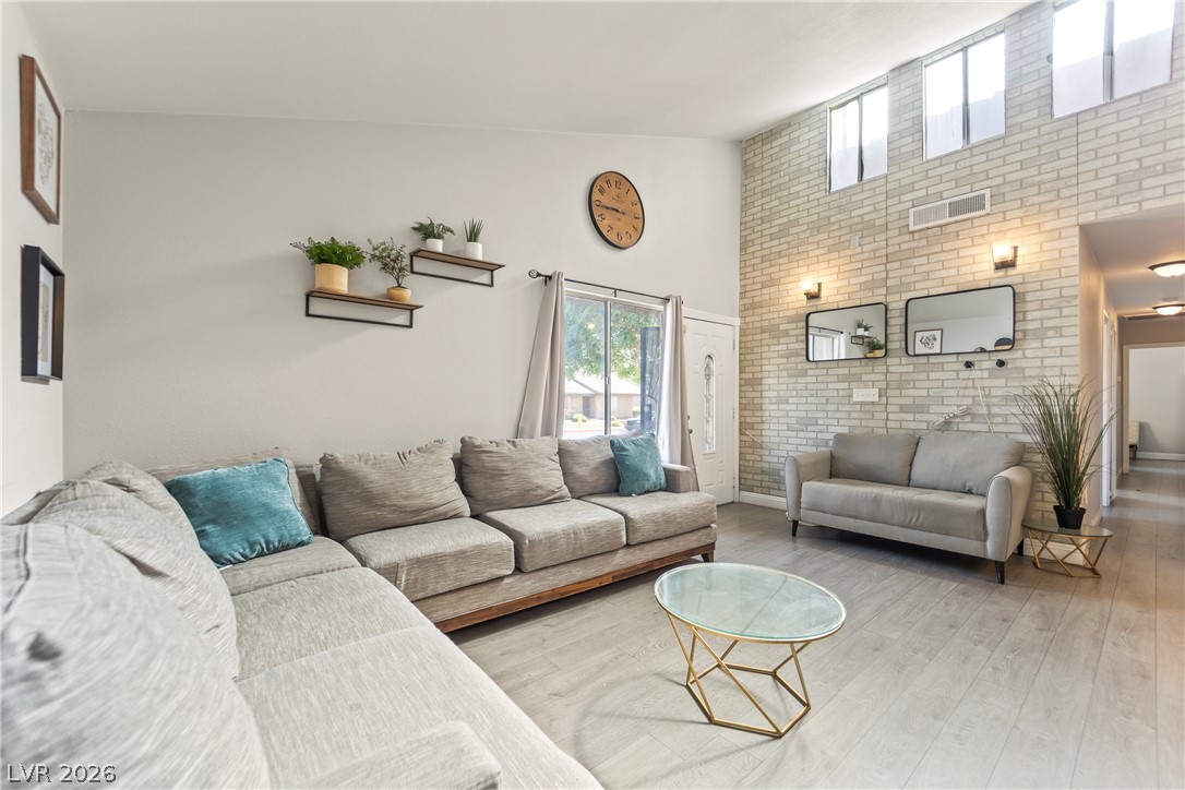 Photo 18 of 33, 1403 Santa Anita Drive #A