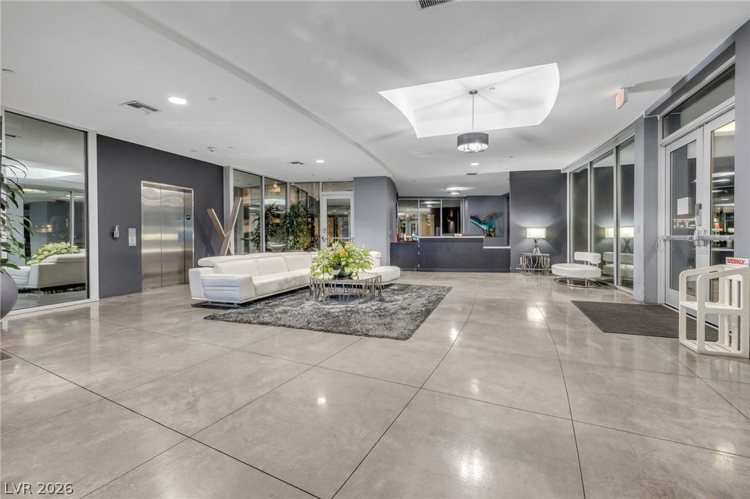 Photo 4 of 8925 W Flamingo Road #201