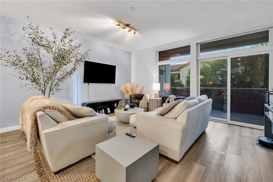 Photo 17 of 51, 8925 W Flamingo Road #201