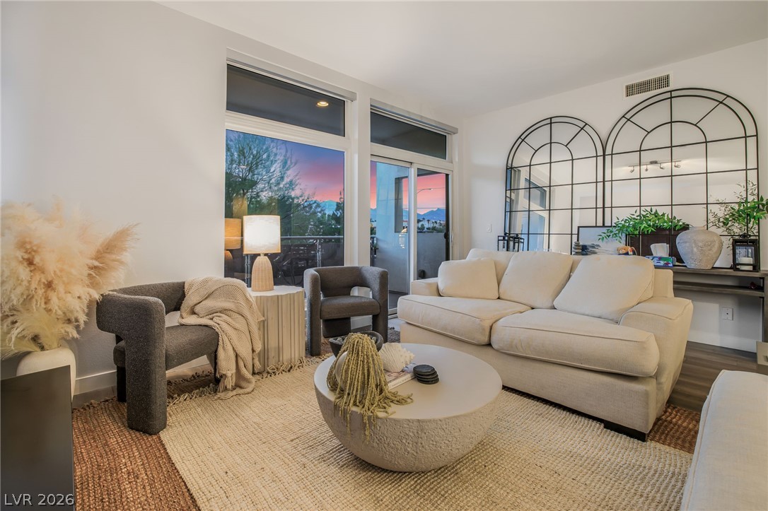 Photo 22 of 51, 8925 W Flamingo Road #201