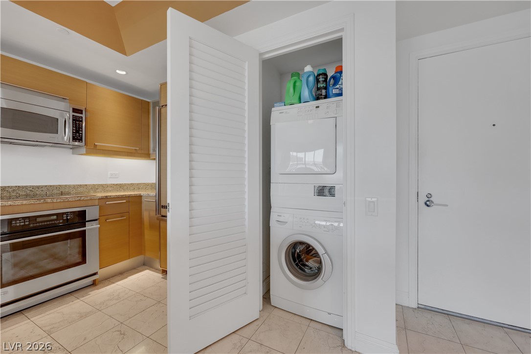 Photo 7 of 30, 322 Karen Avenue #1604