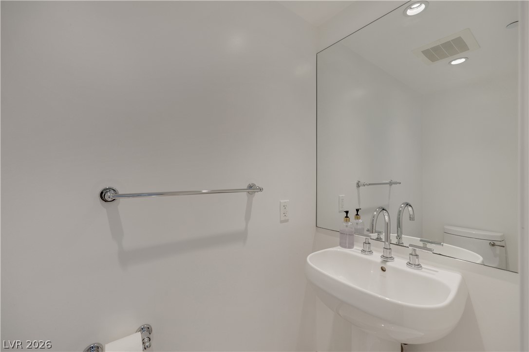 Photo 8 of 30, 322 Karen Avenue #1604