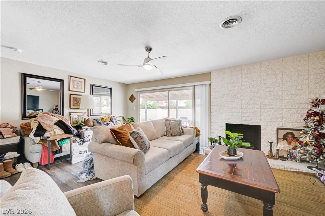 Photo 14 of 42, 2704 W Oakey Boulevard