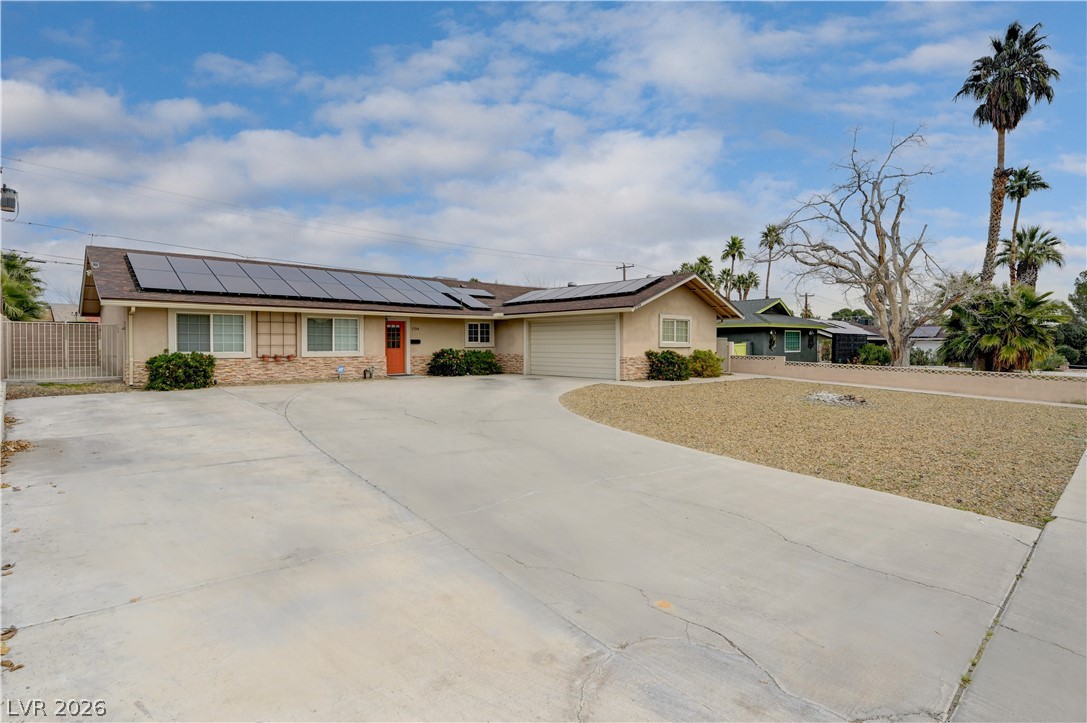Photo 3 of 2704 W Oakey Boulevard