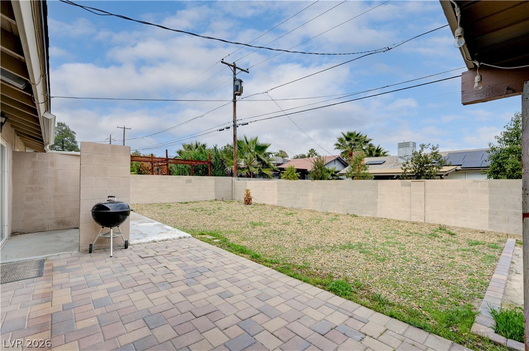 Photo 31 of 42, 2704 W Oakey Boulevard