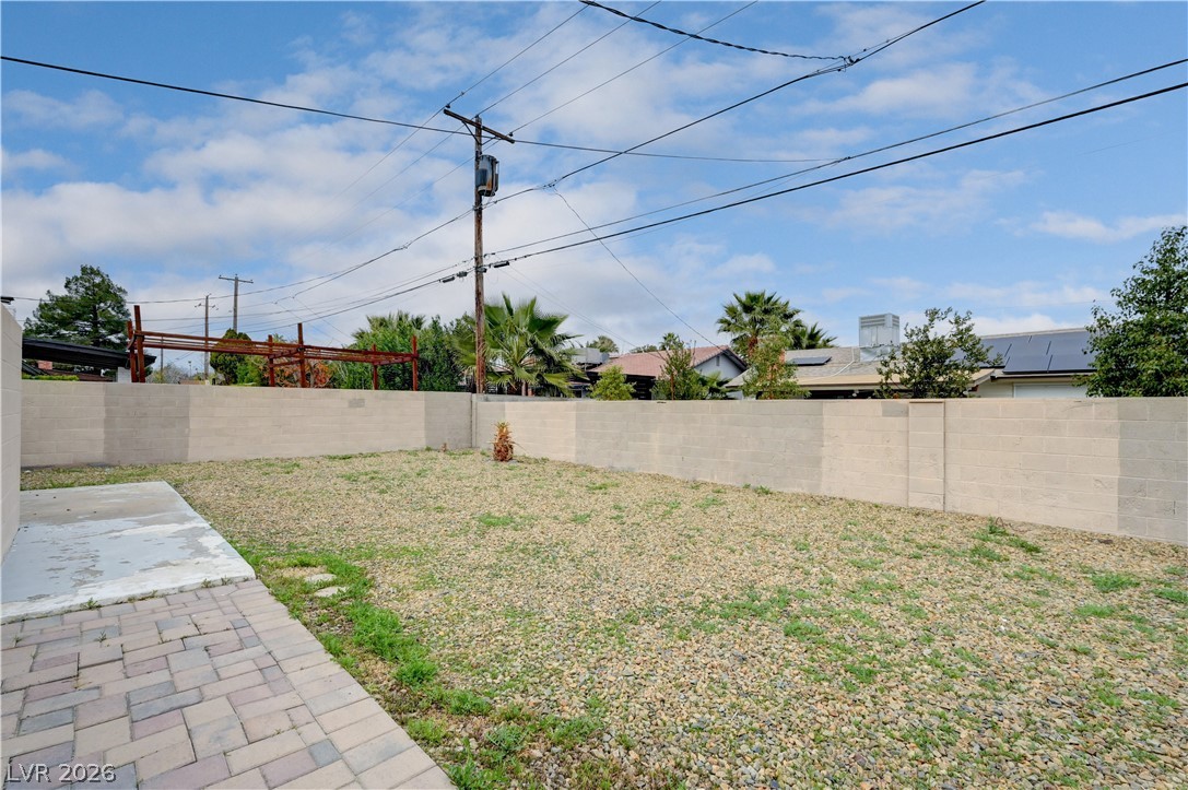 Photo 32 of 42, 2704 W Oakey Boulevard
