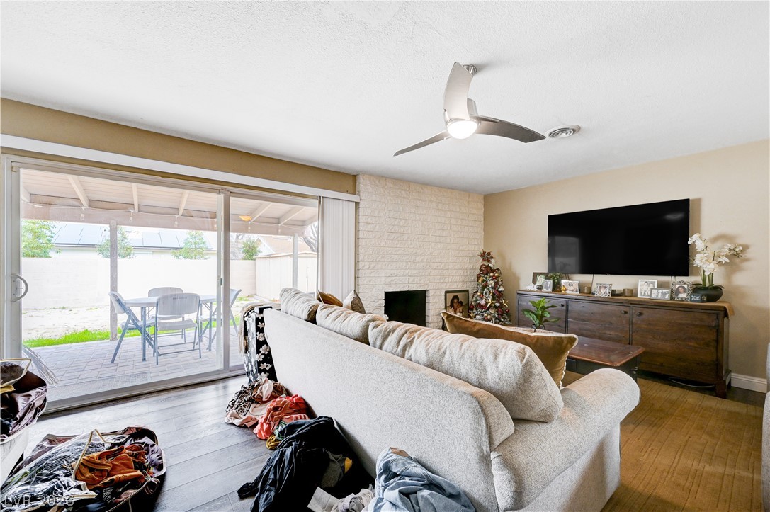 Photo 19 of 42, 2704 W Oakey Boulevard