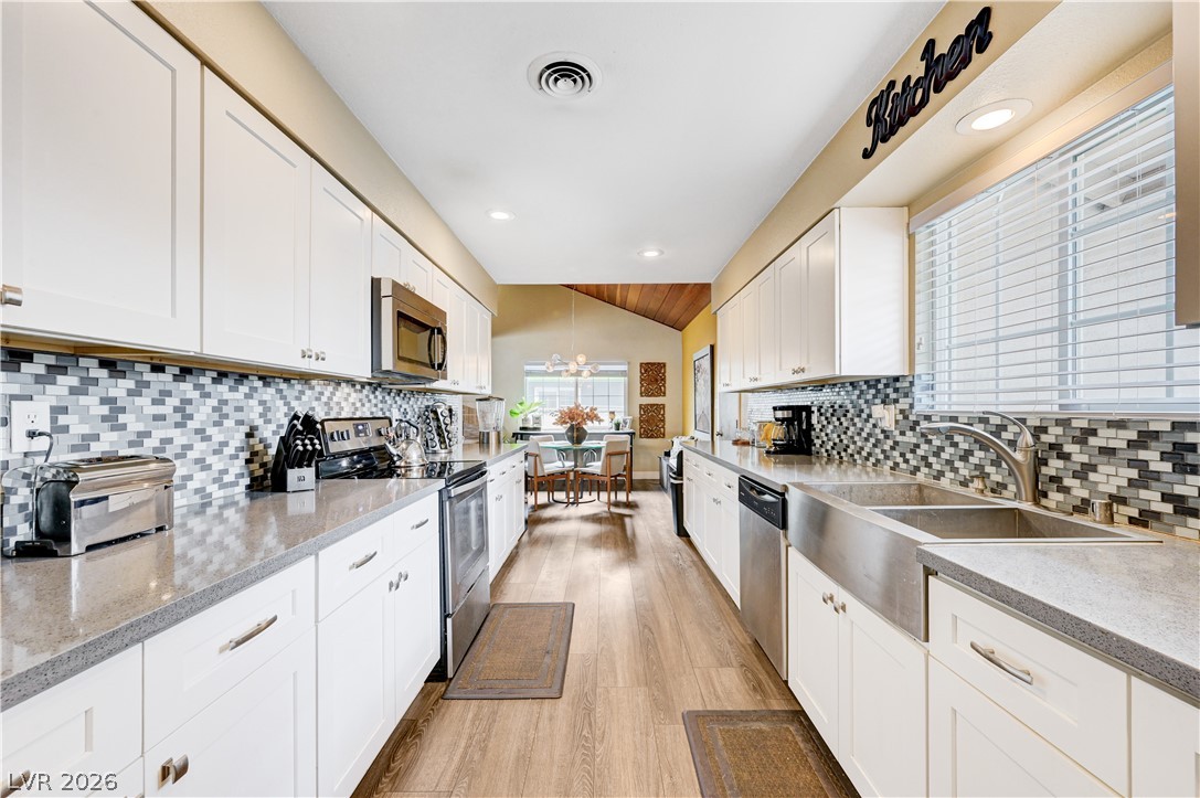 Photo 5 of 2704 W Oakey Boulevard