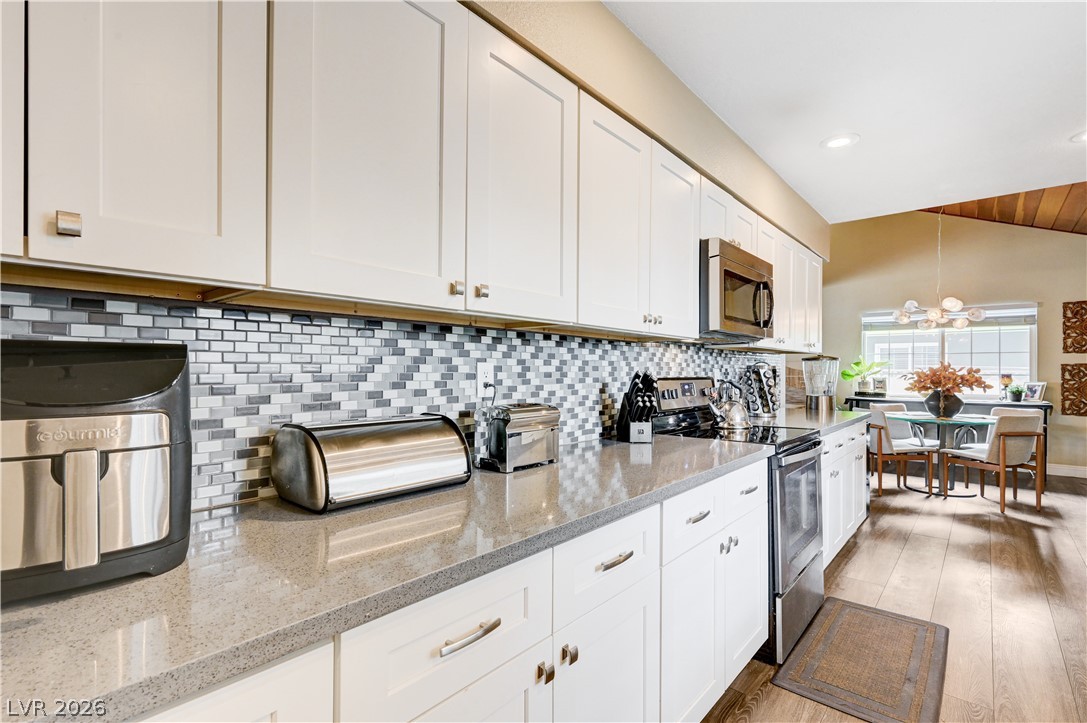 Photo 8 of 42, 2704 W Oakey Boulevard