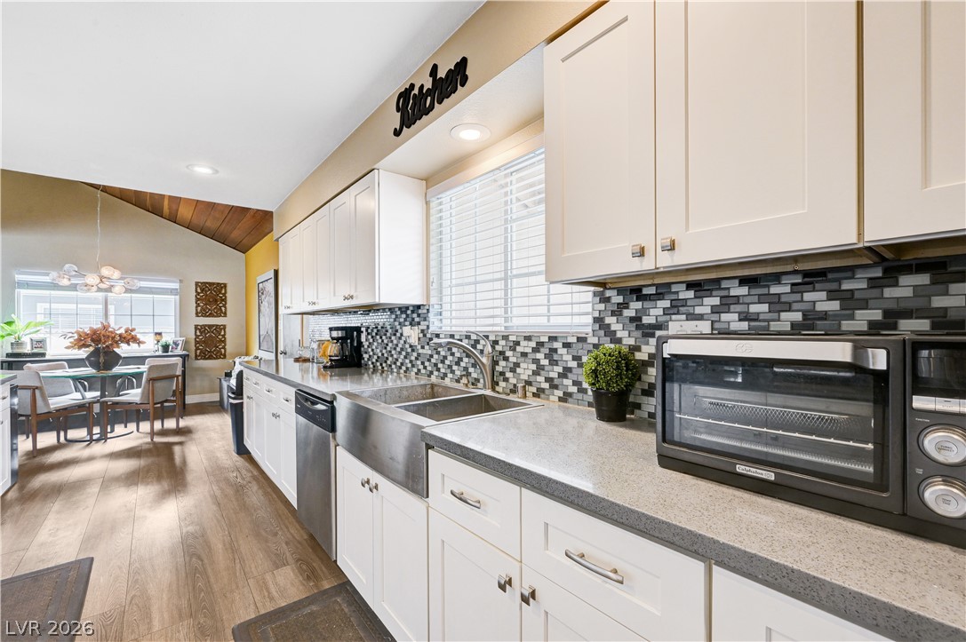 Photo 9 of 42, 2704 W Oakey Boulevard
