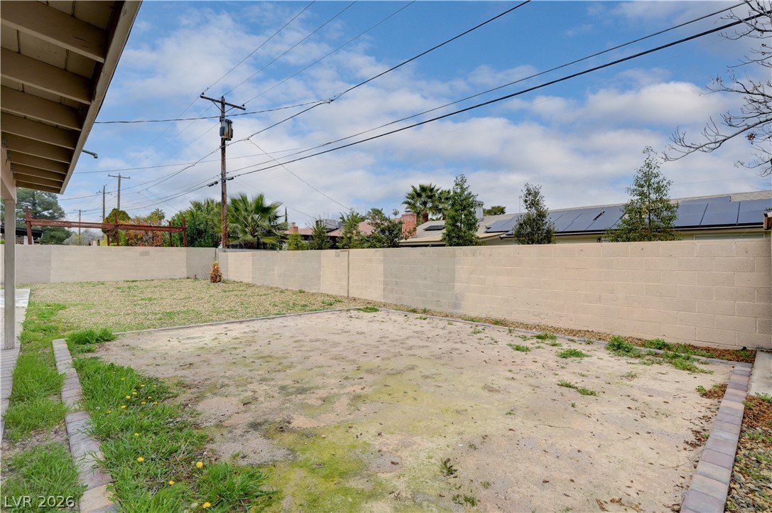 Photo 37 of 42, 2704 W Oakey Boulevard