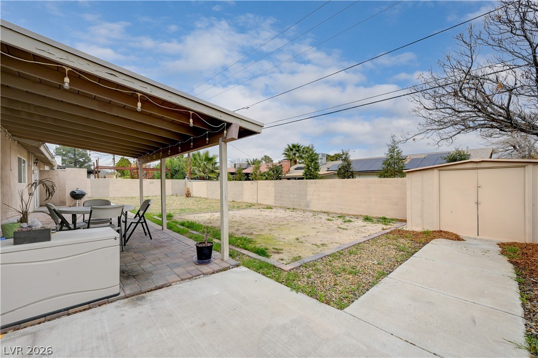 Photo 38 of 42, 2704 W Oakey Boulevard