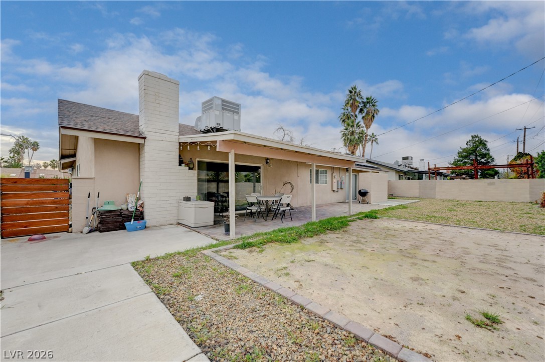 Photo 39 of 42, 2704 W Oakey Boulevard