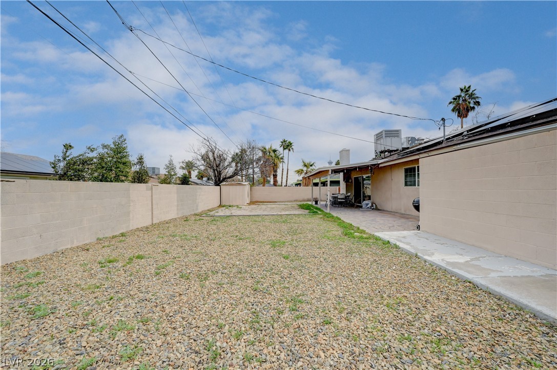 Photo 41 of 42, 2704 W Oakey Boulevard
